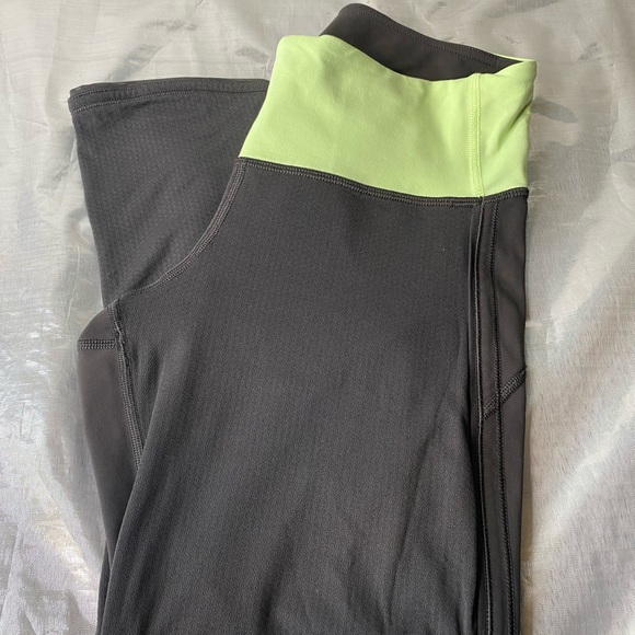 Lululemon crop leggings - Picture 2 of 5